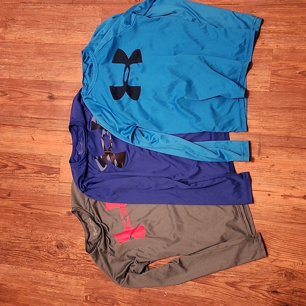 3 Youth medium Under Armour loose heat gear